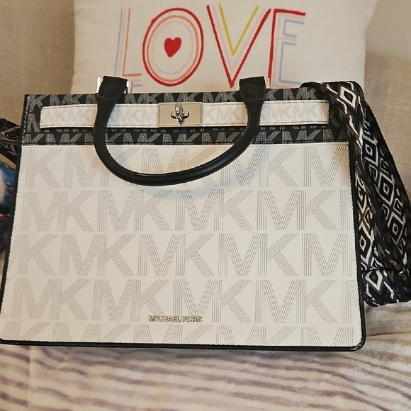 Michael Kors Black and White Tote Bag - Picture 1 of 2